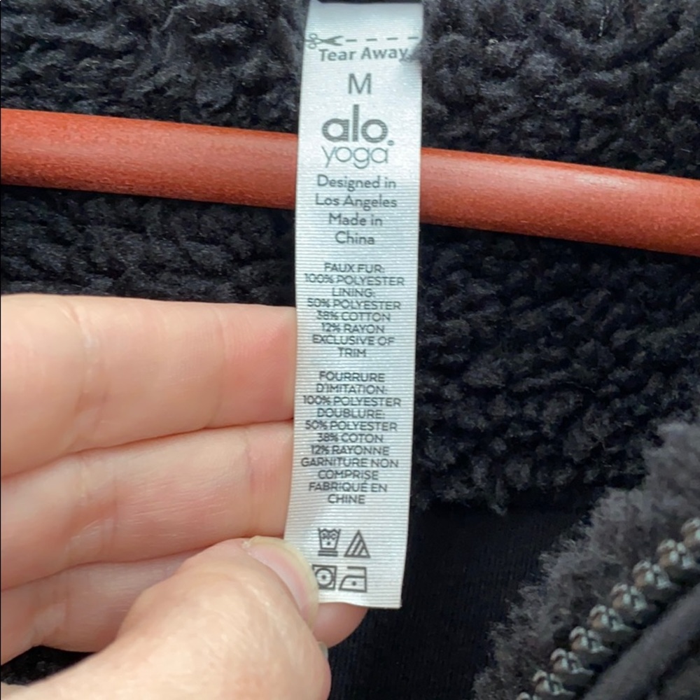 Alo Norte Faux Sherpa Coat in Black NWT Medium - Picture 5 of 6